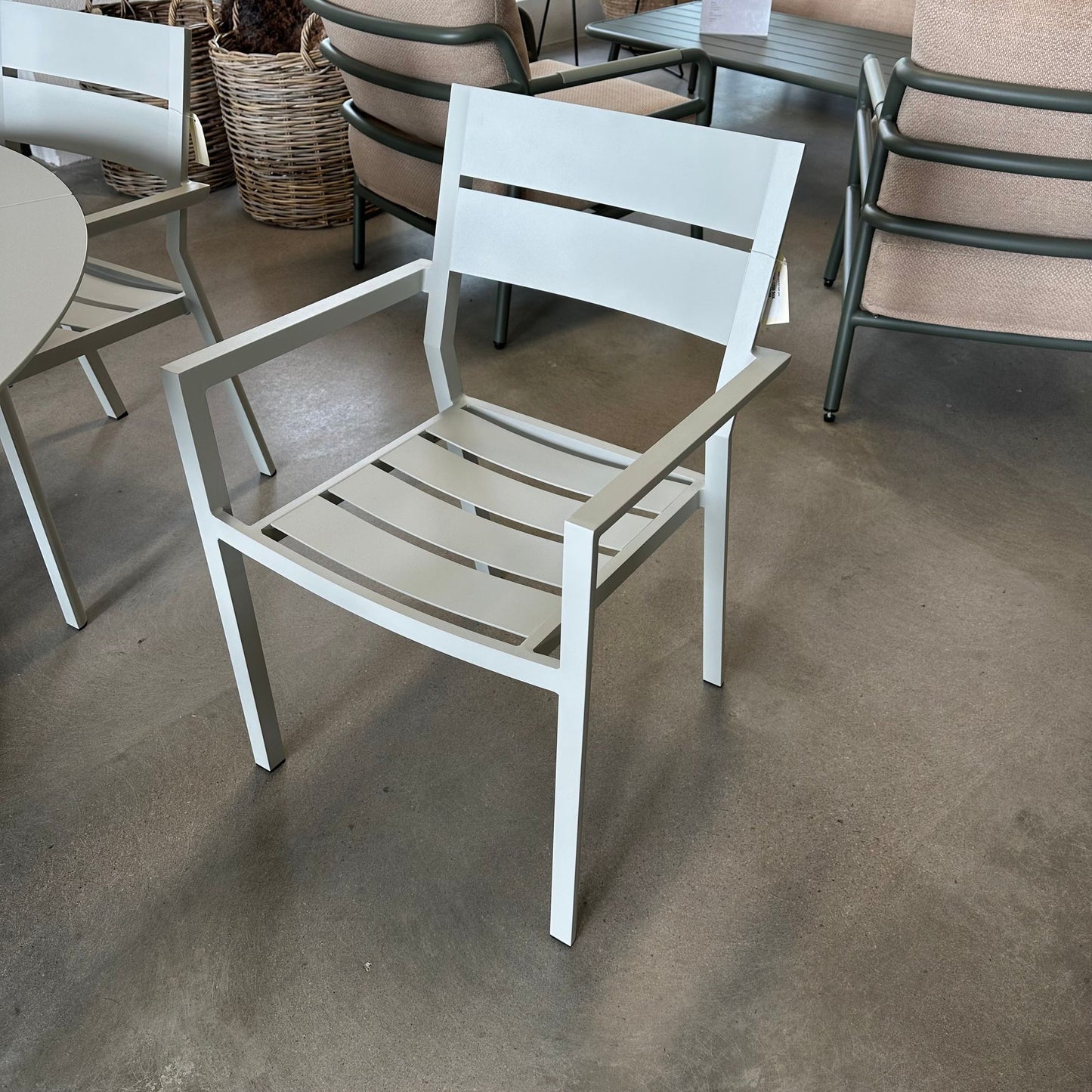 Skyltex: Peace matbord 150×90 cm + 6 st Delia karmstol – Light Grey