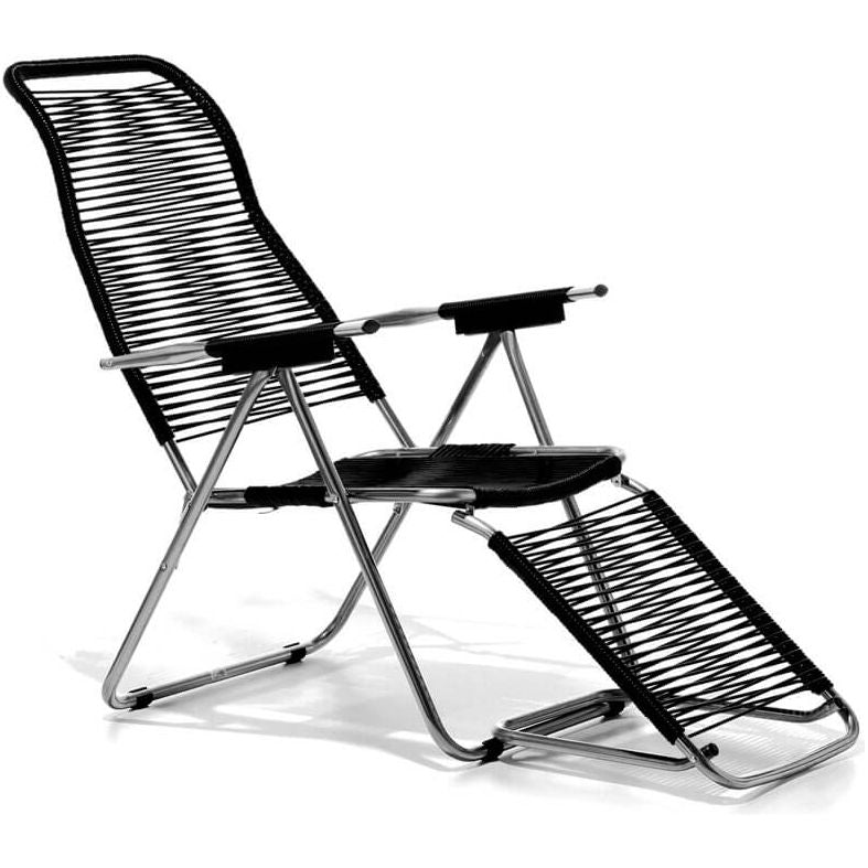 Fiam Spaghetti solstol i svart med handvävd PVC-sits – skyltexemplar hos Barkåkra Trädgårdsmöbler