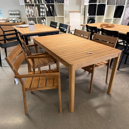 Skyltexemplar: Joe matbord 140x80 + 4 st Delia karmstol - Teak