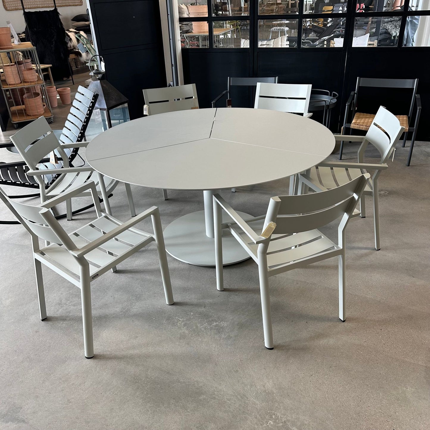 Skyltex: Peace matbord 150×90 cm + 6 st Delia karmstol – Light Grey