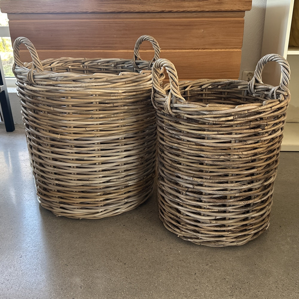 Rottingkorg rund 2-pack grey – stor och liten korg i grå kubu rattan